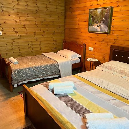 Bujtina Uji I Panjes, Log Cabins Dukat Exterior photo