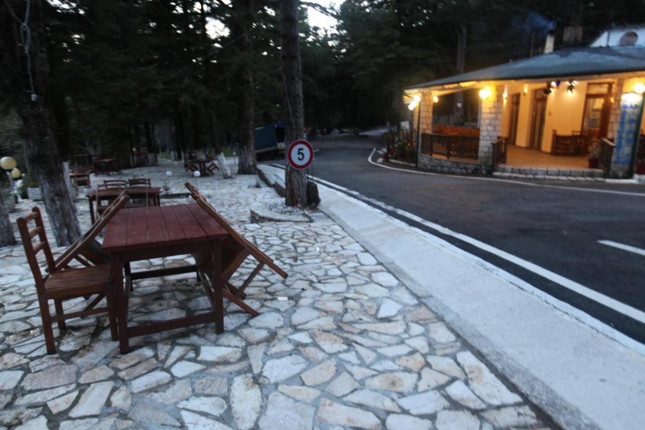 Bujtina Uji I Panjes, Log Cabins Dukat Exterior photo
