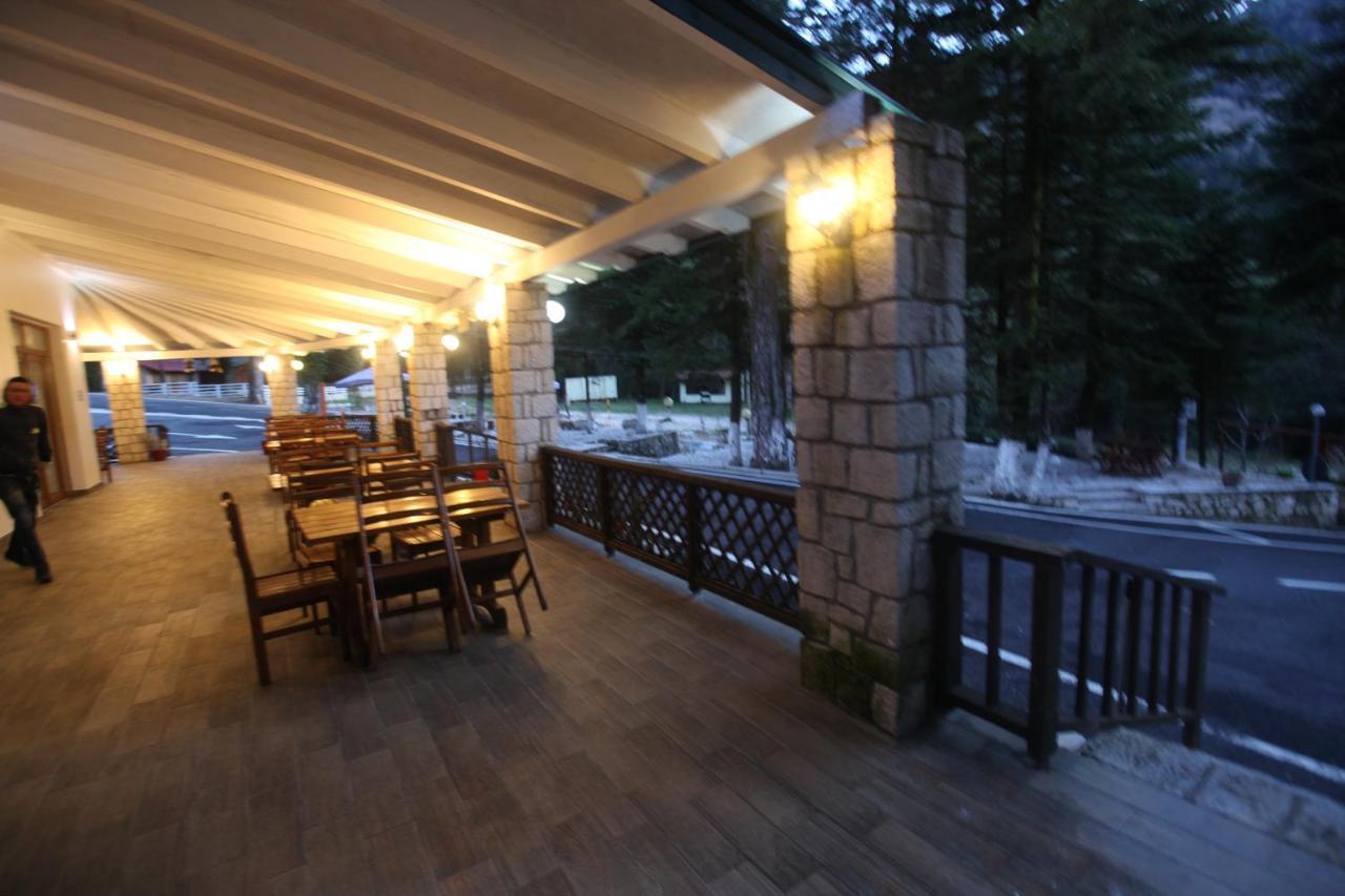 Bujtina Uji I Panjes, Log Cabins Dukat Exterior photo