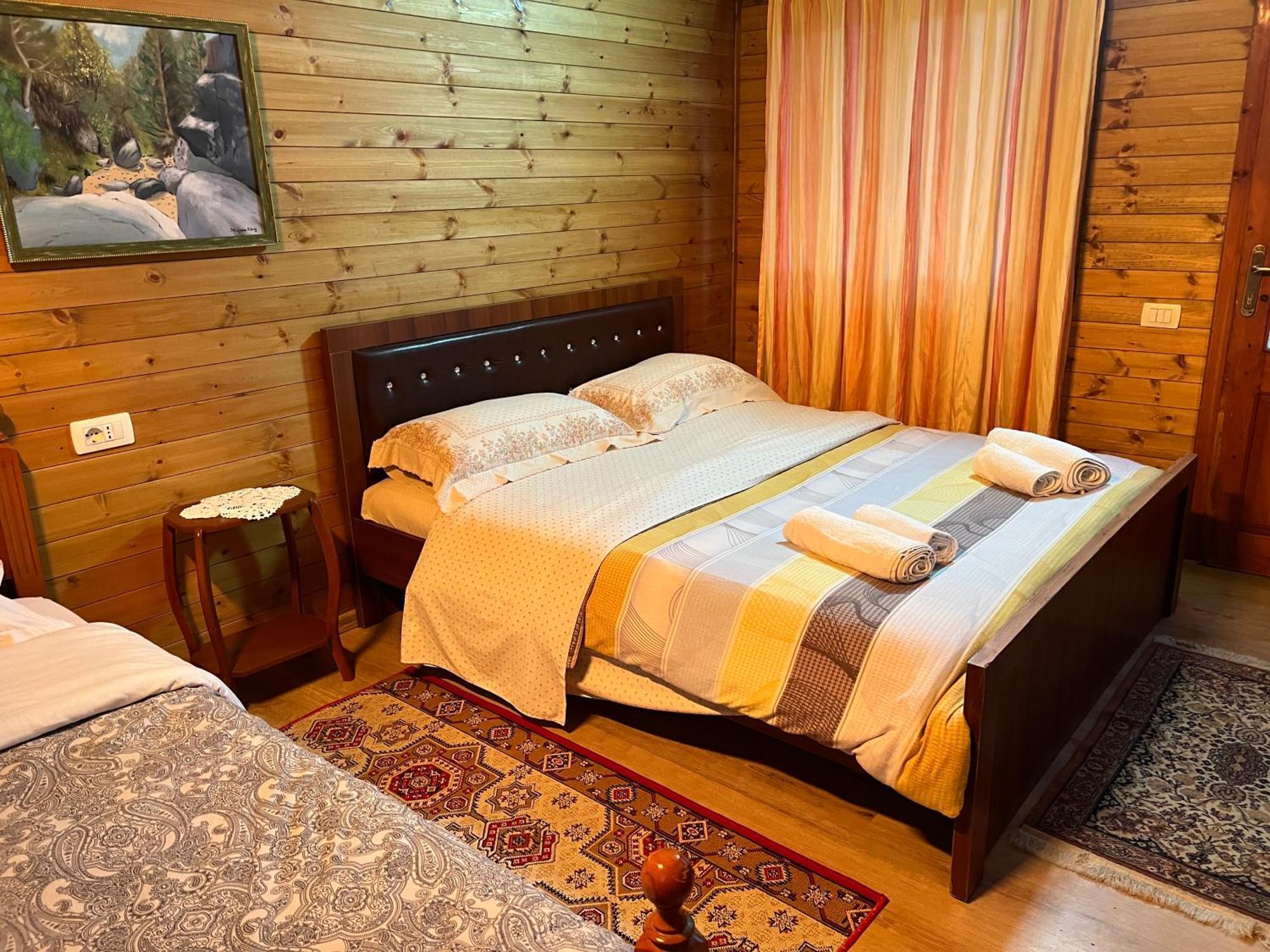 Bujtina Uji I Panjes, Log Cabins Dukat Exterior photo